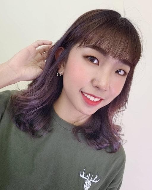 女生中長髮、短瀏海、女生燙髮