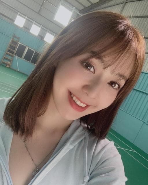 女生中長髮、女生染髮、短瀏海