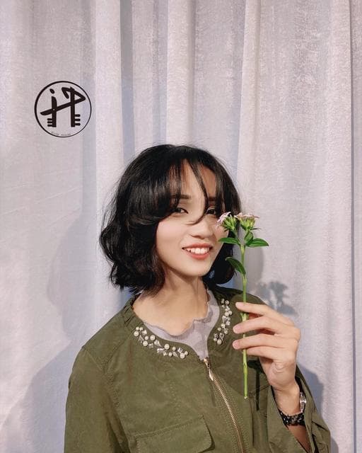 女生中長髮、長瀏海、韓系捲度