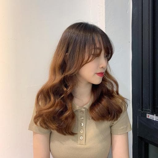 女生長髮、短瀏海、溫塑燙