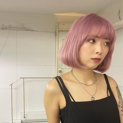 女生短髮、特殊色、漂色