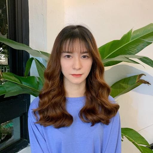 女生長髮、短瀏海、溫塑燙