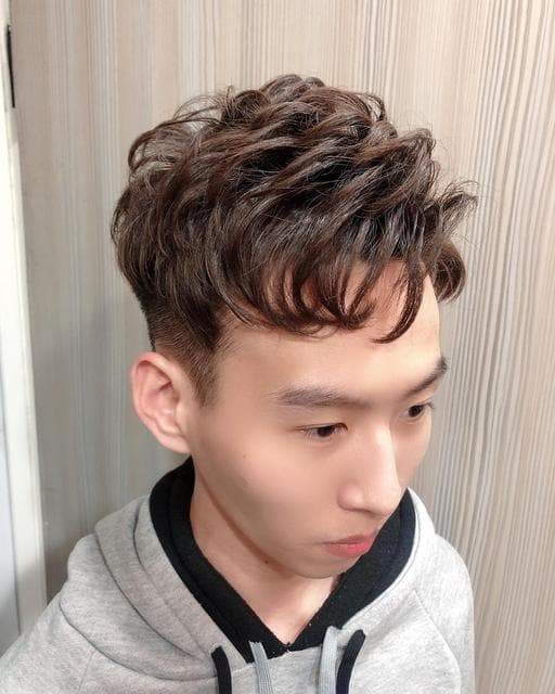 男生短髮、短瀏海、長臉