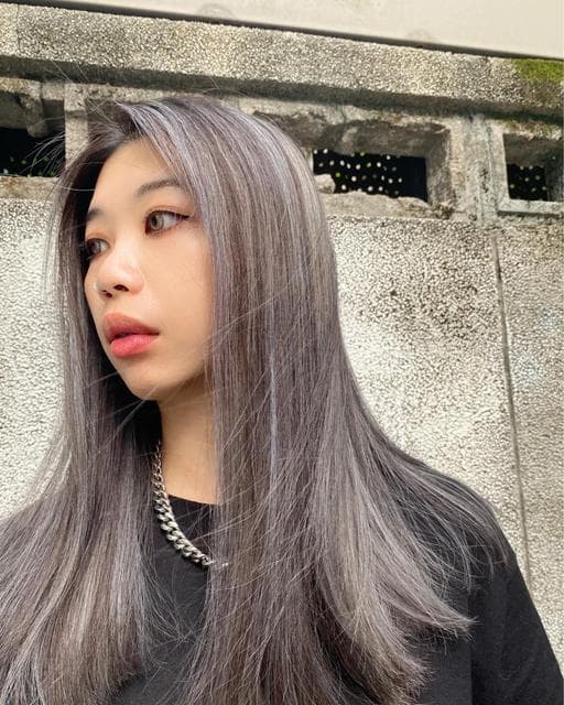女生中長髮、長瀏海、漂色