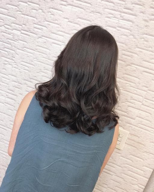 質感溫塑、女生長髮、手撥卷