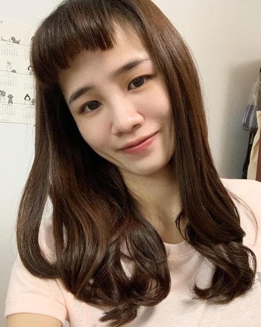 女生長髮、短瀏海、溫塑燙