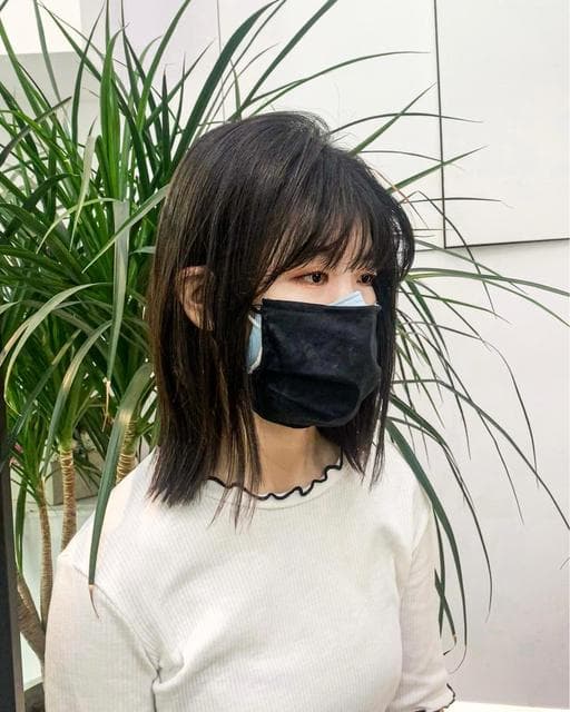 女生中長髮、短瀏海、日系
