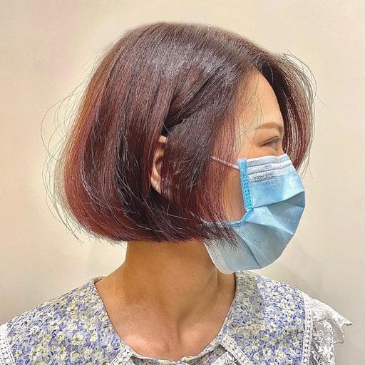 女生短髮、長瀏海、紅色系髮色