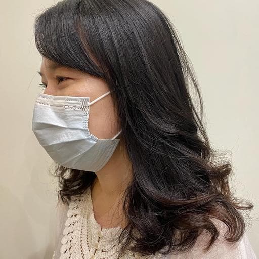 女生中長髮、短瀏海、溫塑燙