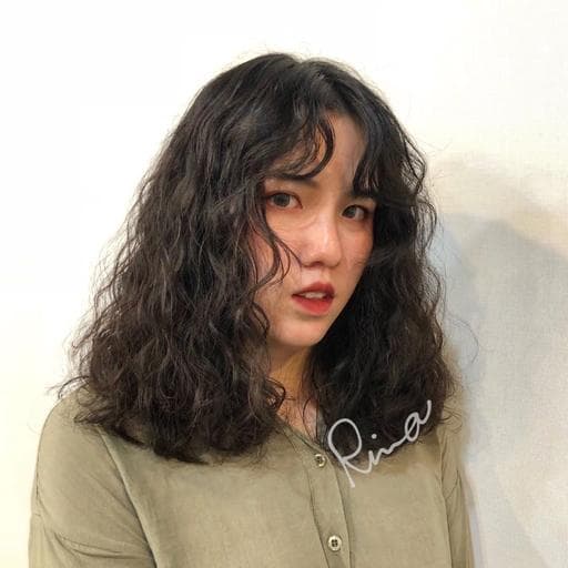 女生中長髮、短瀏海、溫塑燙