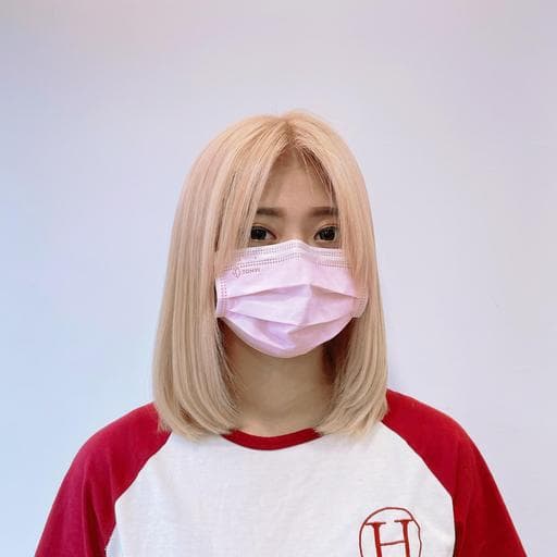 女生中長髮、長瀏海、漂色