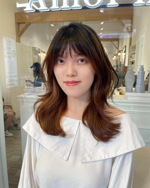 女生長髮、短瀏海、溫塑燙