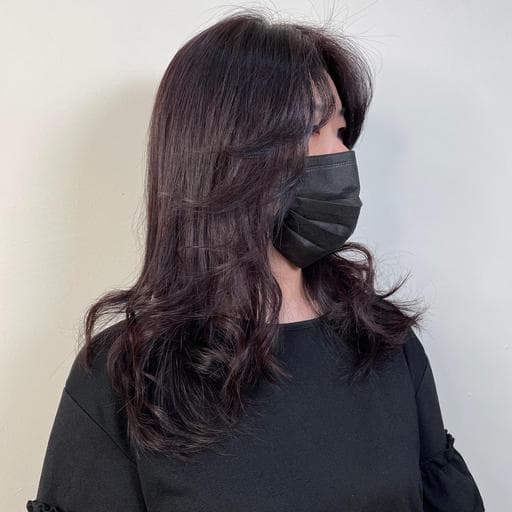 女生中長髮、微捲、長瀏海