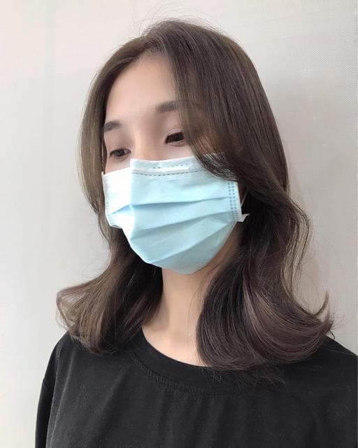 女生中長髮、長瀏海、霧面質感