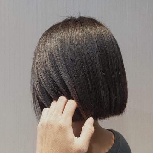 女生短髮、燙直、短瀏海