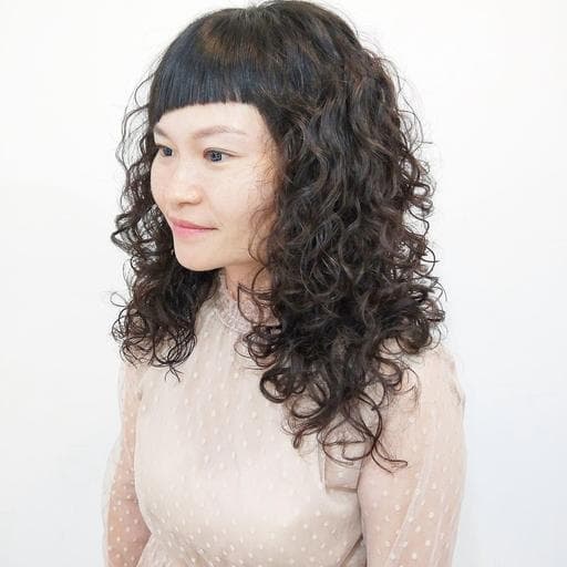 女生長髮、短瀏海、溫塑燙