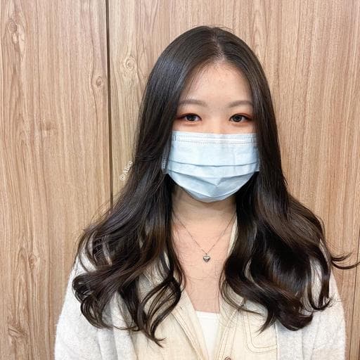 女生中長髮、長瀏海、質感溫塑