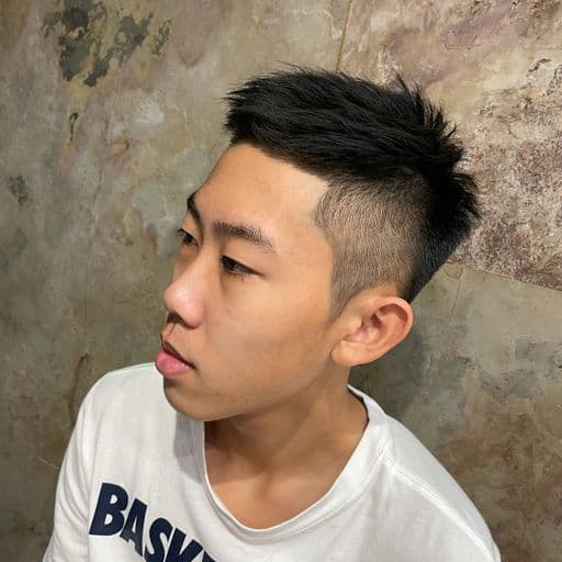 男生短髮、長臉、粗硬髮