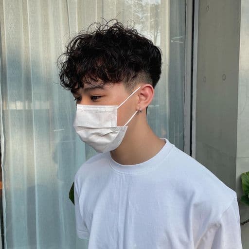 男生短髮、短瀏海、長臉