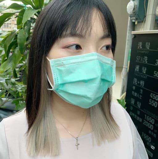 女生中長髮、短瀏海、女生染髮