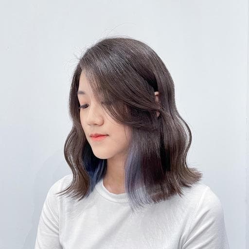 女生中長髮、挑染、長瀏海