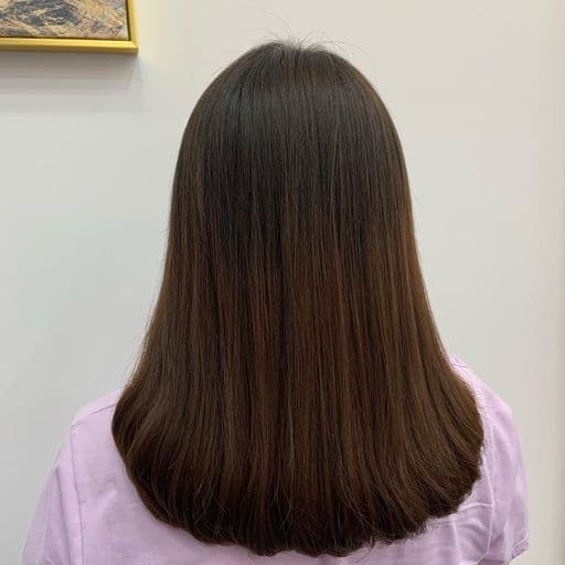 女生中長髮、長瀏海、圓臉
