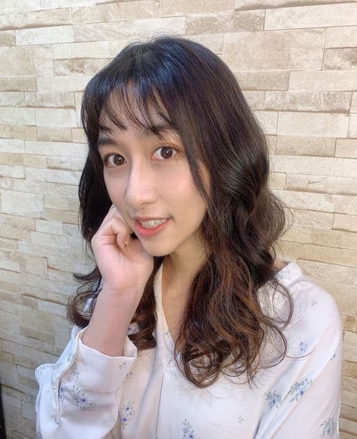 女生長髮、短瀏海、女生燙髮