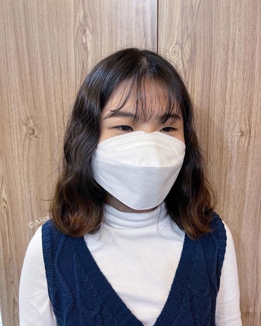 女生中長髮、短瀏海、女生燙髮