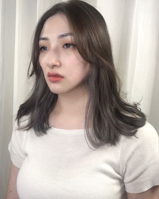 女生中長髮、長瀏海、女生染髮