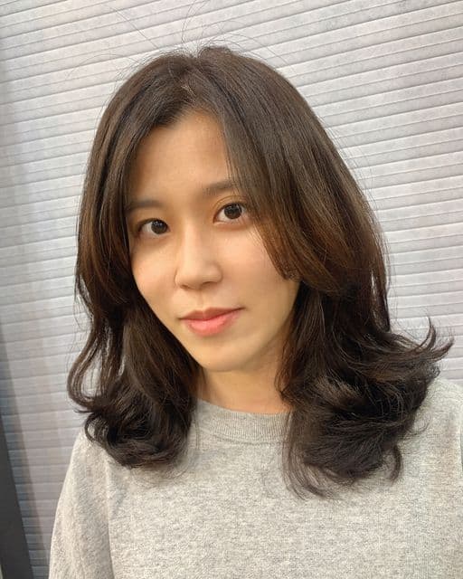女生中長髮、長瀏海、女生燙髮