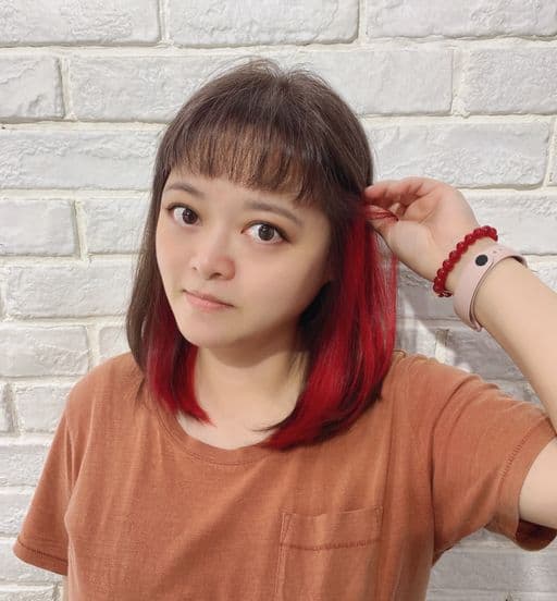 女生中長髮、短瀏海、女生染髮