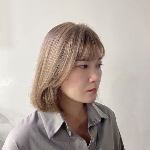 女生中長髮、短瀏海、女生染髮