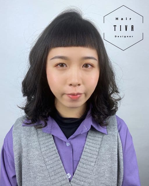 女生中長髮、短瀏海、女生燙髮