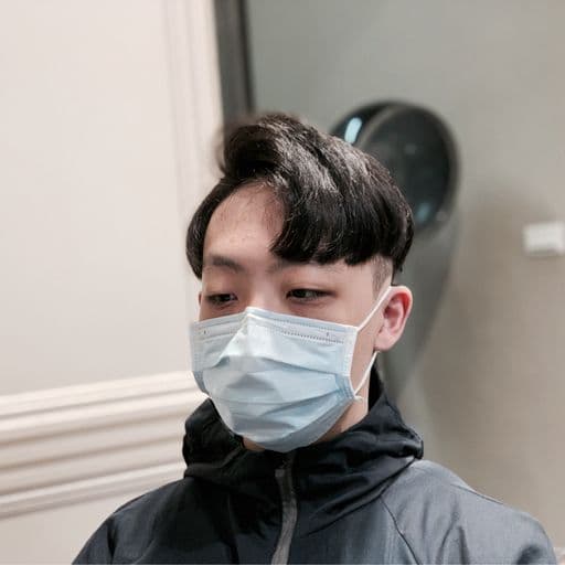 男生短髮、長瀏海、圓臉