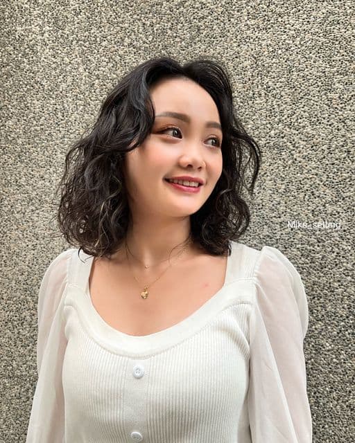 女生中長髮、長瀏海、女生染髮