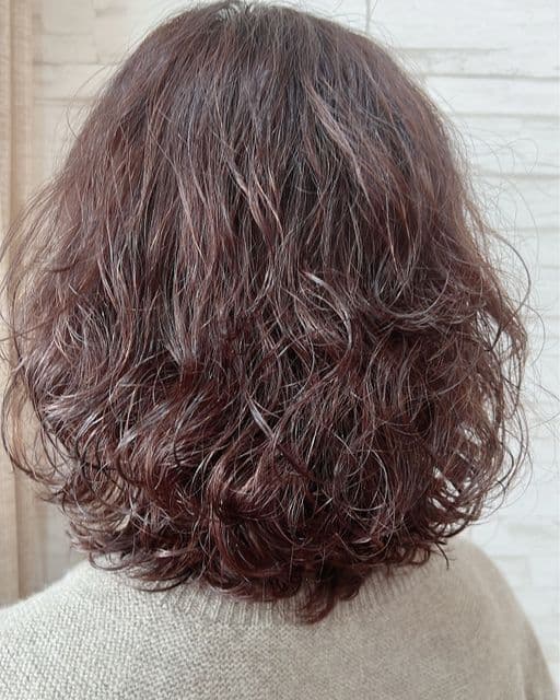女生中長髮、短瀏海、女生染髮