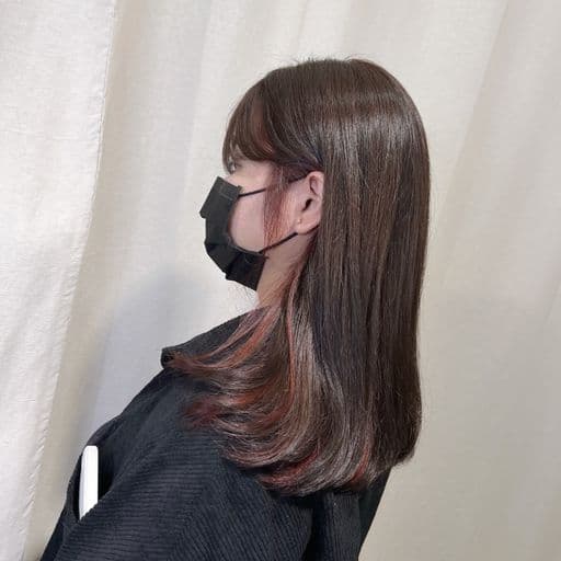 女生中長髮、短瀏海、女生染髮