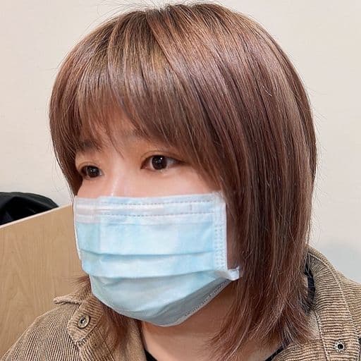 女生中長髮、短瀏海、女生染髮