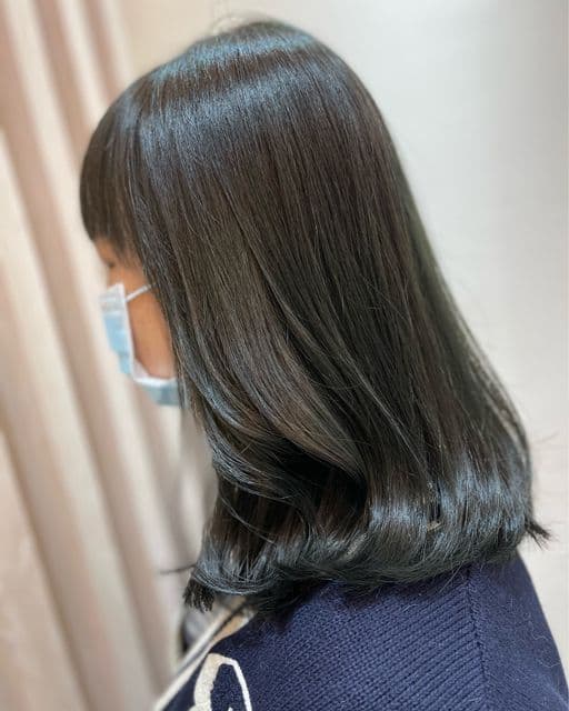 女生中長髮、短瀏海、女生染髮