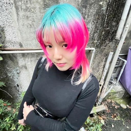 女生中長髮、短瀏海、女生染髮