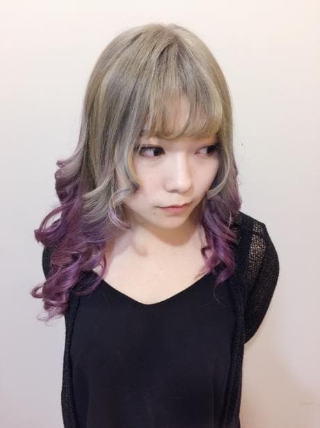 女生中長髮、特殊色、霧面