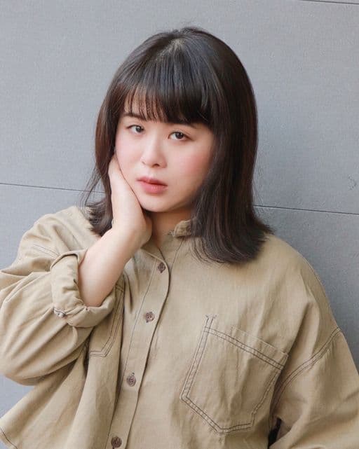 女生中長髮、短瀏海、女生染髮
