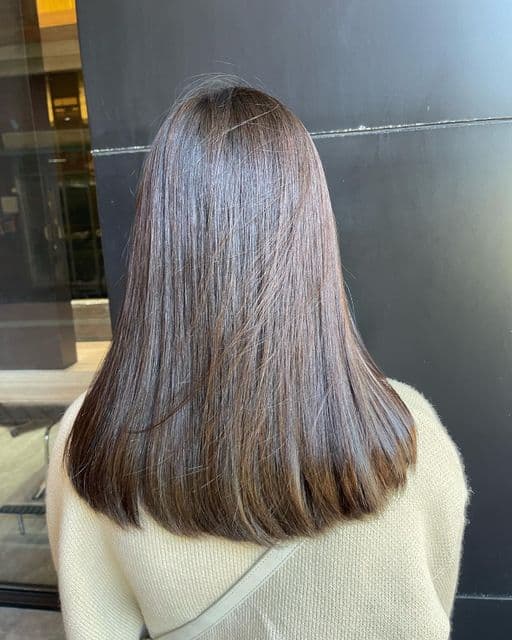 女生中長髮、短瀏海、女生染髮