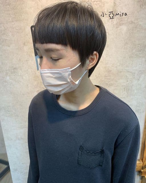 女生短髮、短瀏海、鵝蛋臉