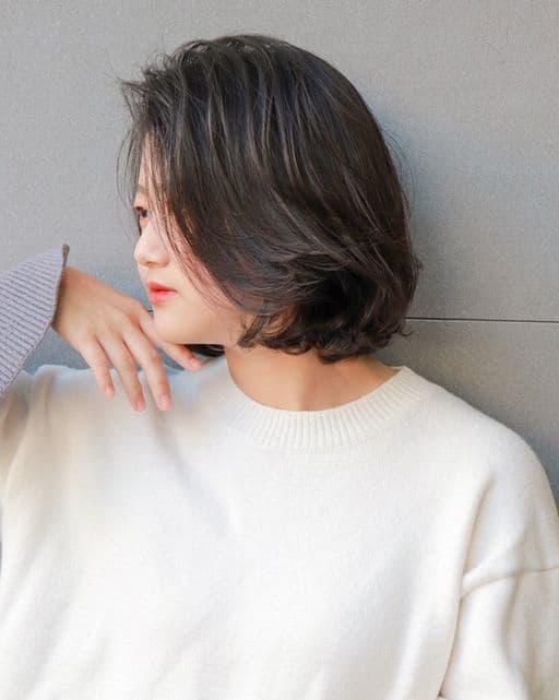 女生短髮、長瀏海、圓臉