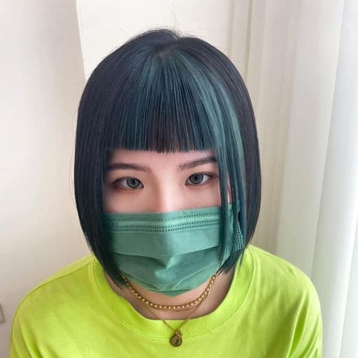 女生中長髮、短瀏海、女生染髮