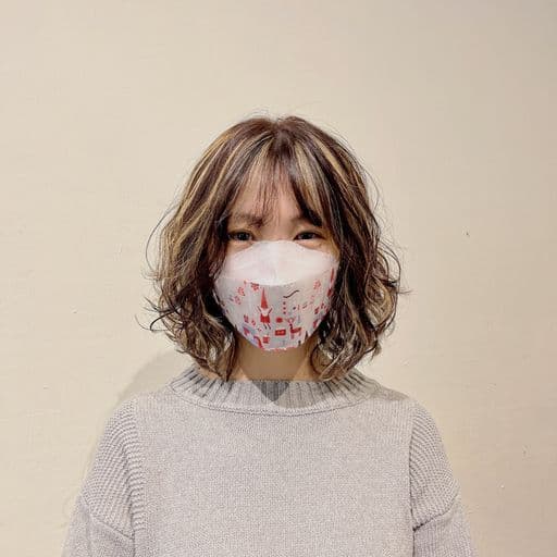 女生中長髮、短瀏海、女生染髮