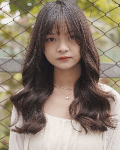 女生中長髮、短瀏海、女生燙髮