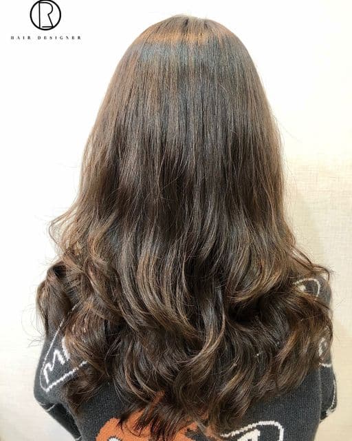 女生長髮、方臉、油性頭皮