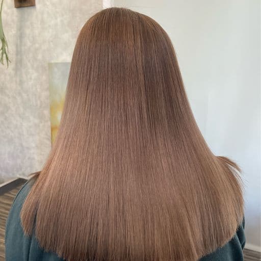 女生長髮、長瀏海、長臉